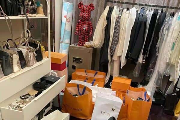 中原区回收一线品牌衣服